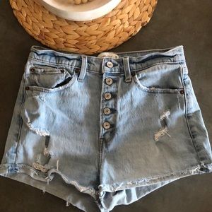 Great condition Abercrombie and Fitch high-rise mom short size 28 / 6